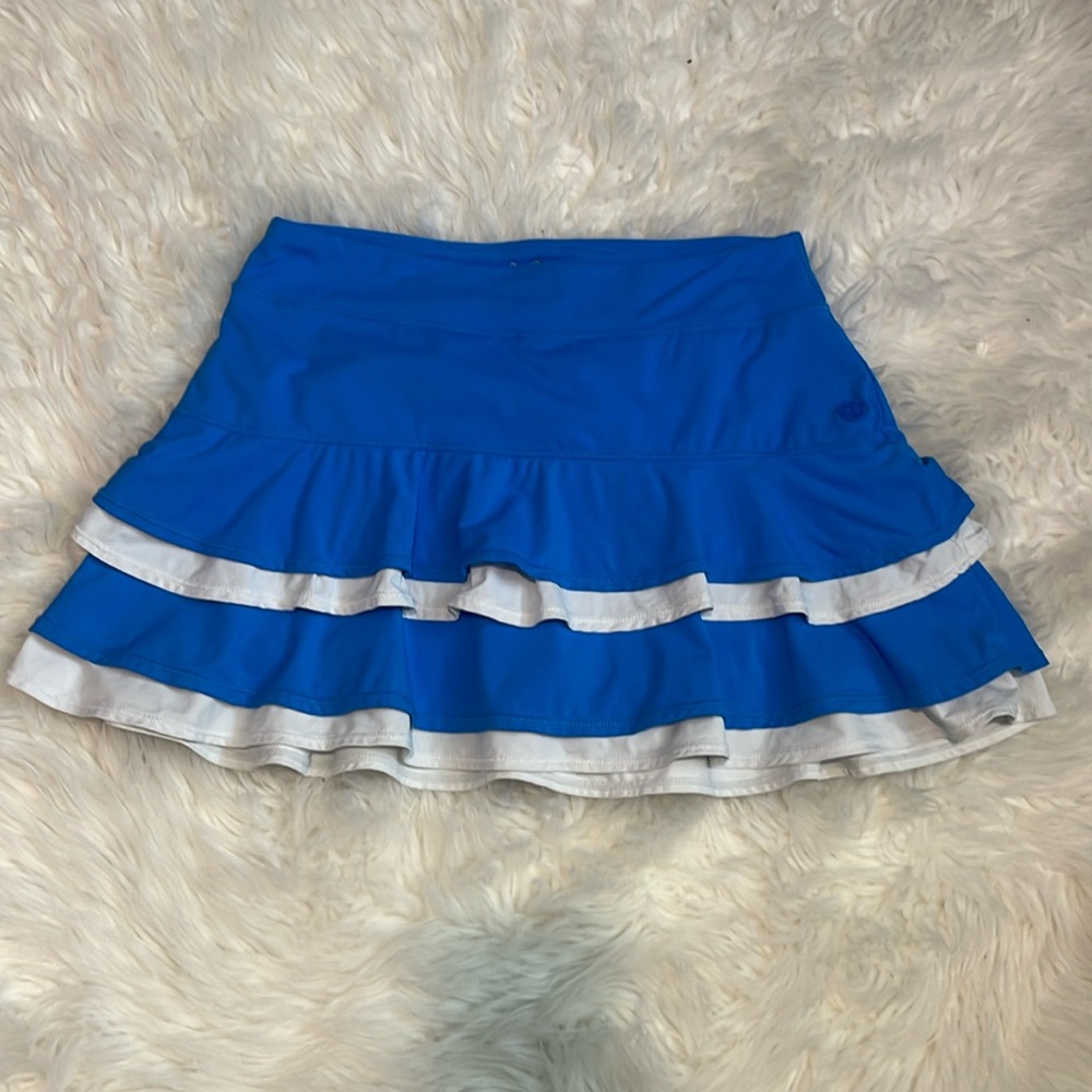 good condition lily pulitzer skirt perfect for playing golf or tennis.